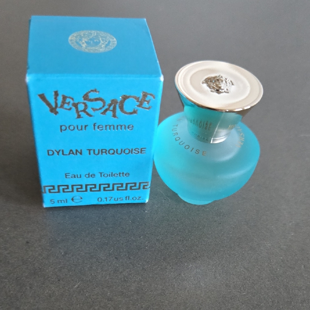 New in box Never Used Versace DYLAN TURQUOISE deluxe mini cap top 5 Ml